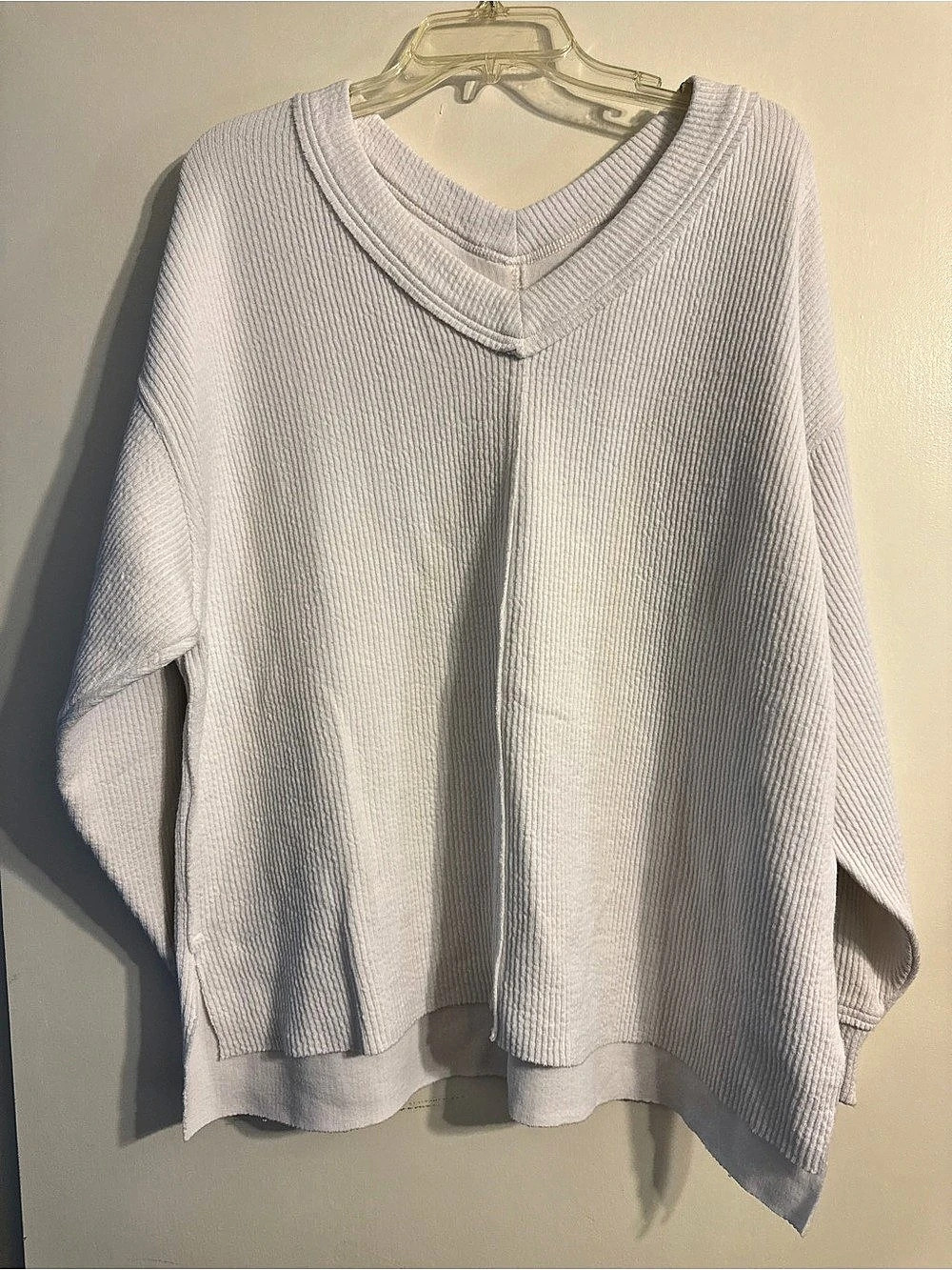 Aerie V-Neck Knit Sweater in White Size Medium Like New